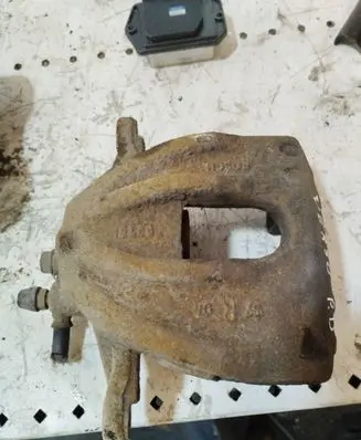 Toyota Corolla Verso AR10 Front brake caliper