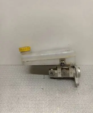 Master brake cylinder