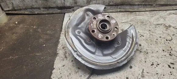 Volkswagen PASSAT B6 Rear wheel hub