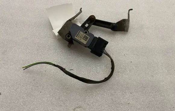 Rear air suspension level height sensor