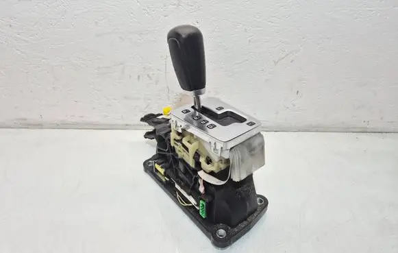 Volvo V70 Gear shifter/selector P30759121