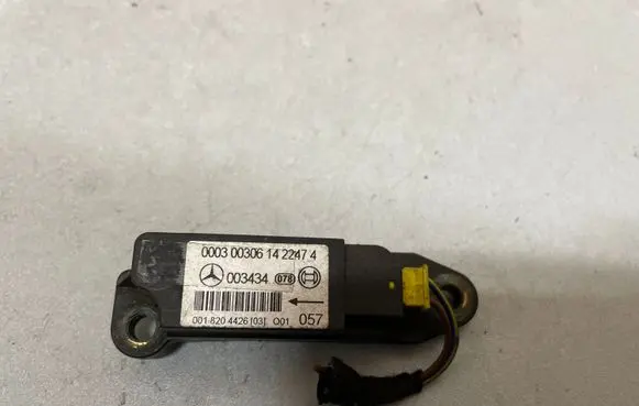 Mercedes-Benz C W203 Airbag deployment crash/impact sensor 0018204426