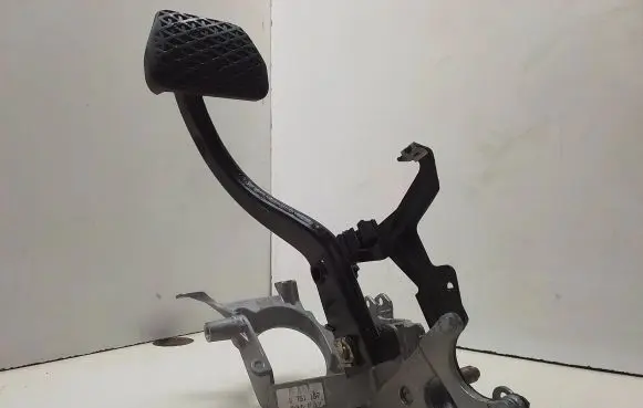 BMW 5 E39 Brake pedal 6751167