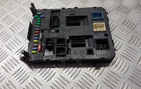 Citroen C4 I Picasso Fuse box set 9664059080