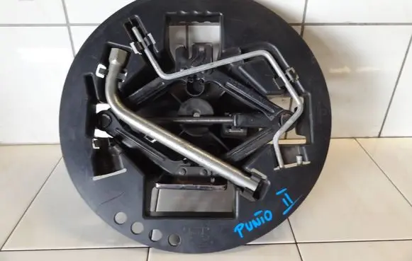 Fiat Punto (188) Tool set 