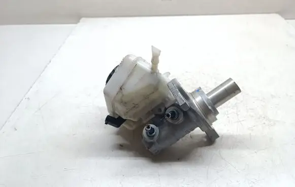 Master brake cylinder
