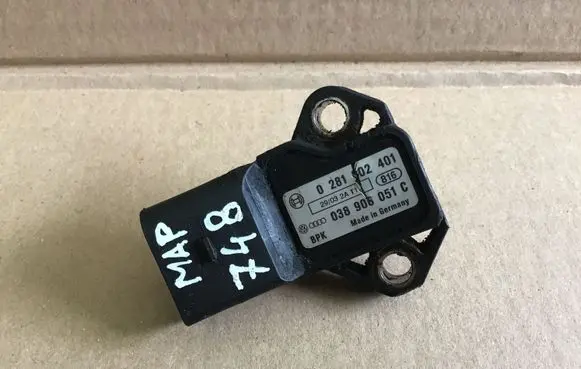 Volkswagen Touareg I Air pressure sensor 0281002401 038906051C