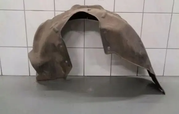 Mazda 323 Front arch 