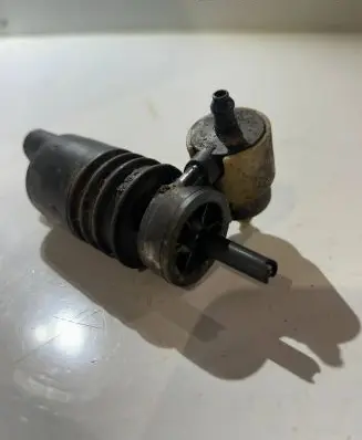 Volkswagen PASSAT B6 Windscreen/windshield washer pump 1K6955651 3122789