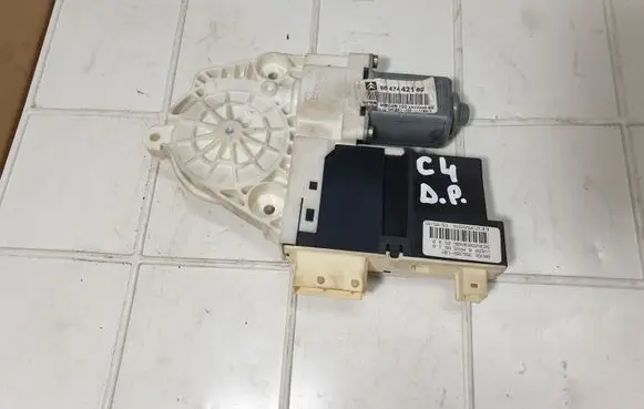 Citroen C4 I Front door window regulator motor 996388102 9647442180