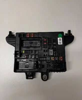 Opel Insignia A Fuse module 13277318 00185521009