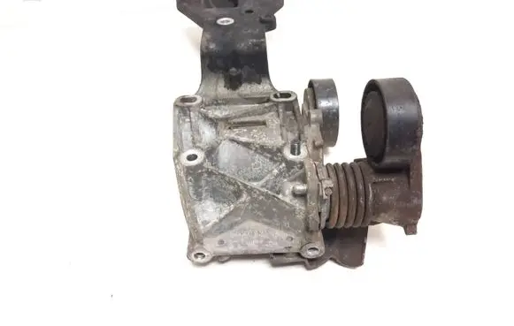 Volvo V50 A/C compressor mount bracket 30750940