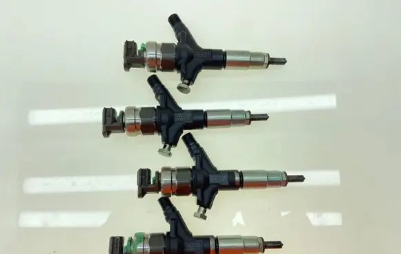 Subaru Legacy Fuel injectors set 16613AA020 16613AA DENSO7890