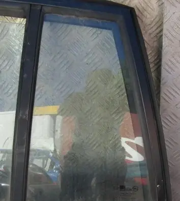 KIA Rio Rear vent window glass 