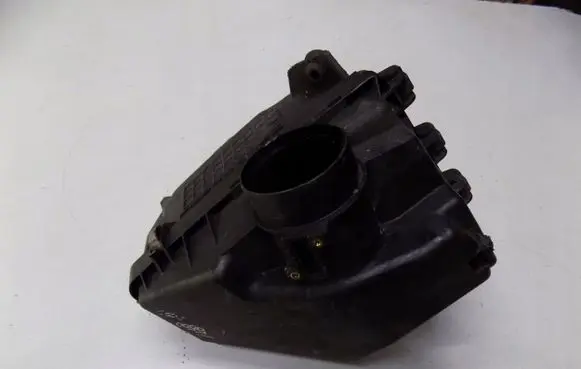 Honda Civic Air filter cleaner box bracket assembly N22A2