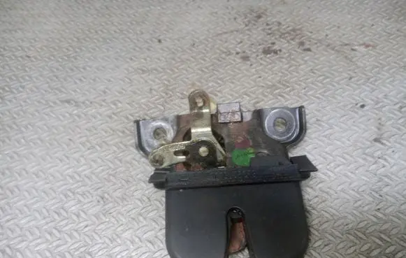 Audi A3 S3 8L Tailgate/trunk/boot lock/catch/latch 8L0827520C