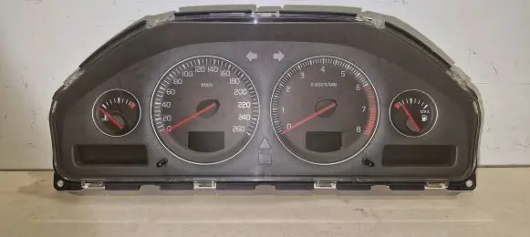 Volvo V70 Speedometer (instrument cluster) 30746097