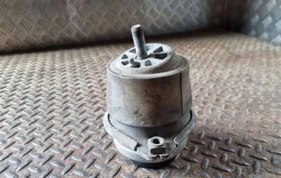 Porsche Cayenne (9PA) Engine mount bracket 94837504901