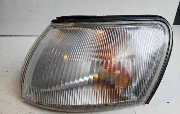 Toyota Carina T190 Front indicator light 6R01952 8152005010