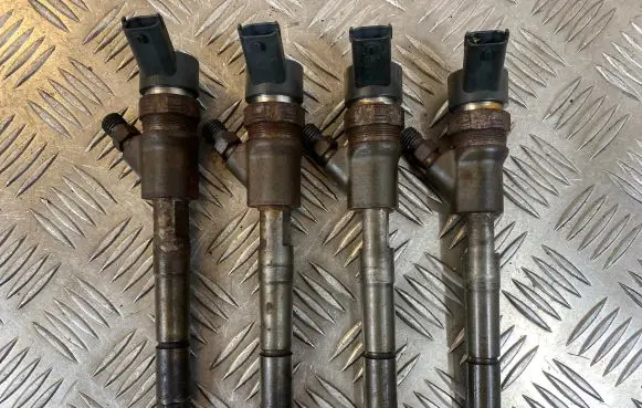 Toyota Yaris Fuel injectors set 236700N030 06804650B0
