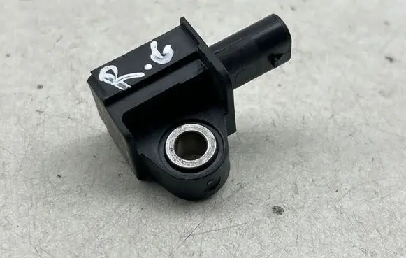 Chrysler Pacifica Airbag deployment crash/impact sensor 53312250 68185746AA 045961