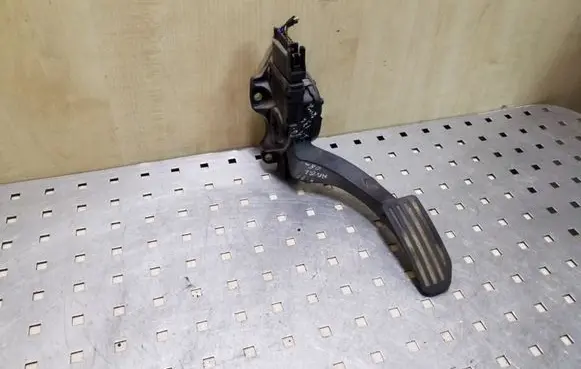 Volvo V70 Accelerator throttle pedal 6G929F836CD 6PV00922002
