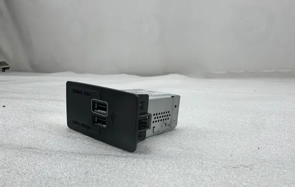 Volvo XC90 USB socket connector 31407038