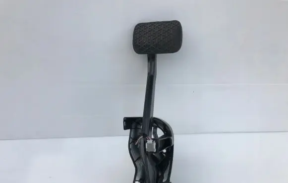 Mercedes-Benz C W204 Brake pedal A2042902301