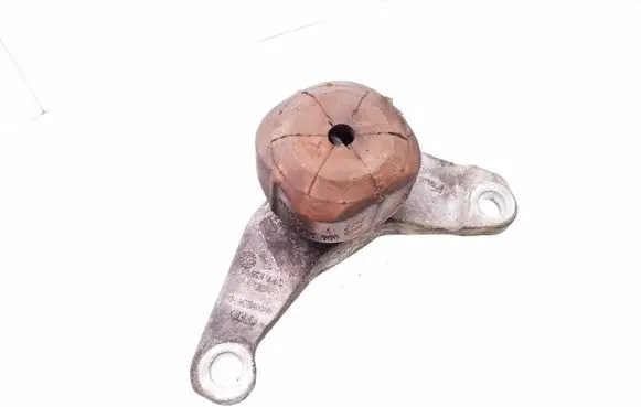 Engine mount bracket