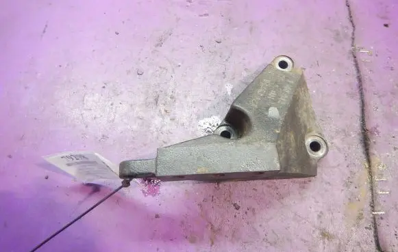 Opel Astra G Engine mounting bracket 8156985
