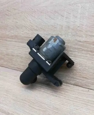 BMW 3 E36 Coolant heater control valve 8375443 1147412138