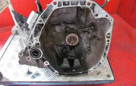 Renault Clio IV Manual 5 speed gearbox JR5335