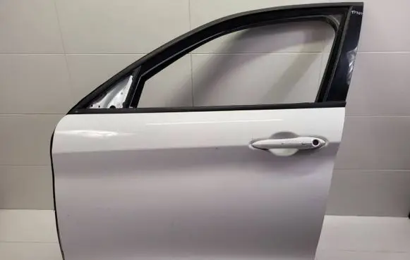 Alfa Romeo Stelvio Front door