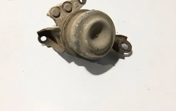Toyota Avensis Verso Engine mount bracket