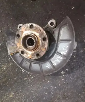 Volkswagen Touran I Front wheel hub spindle knuckle