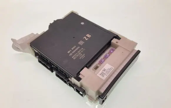 Toyota Corolla E210 E21 Comfort/convenience module 8922102710