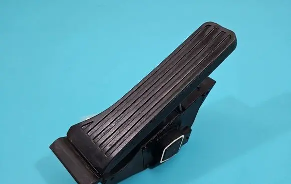 Accelerator throttle pedal