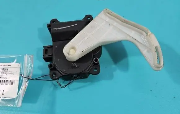Toyota Corolla Verso E121 A/C air flow flap actuator/motor AE0637008930 IMPRK1556888