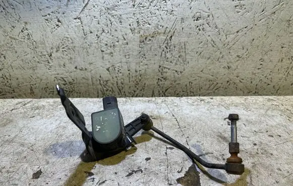 Headlight/headlamp level sensor