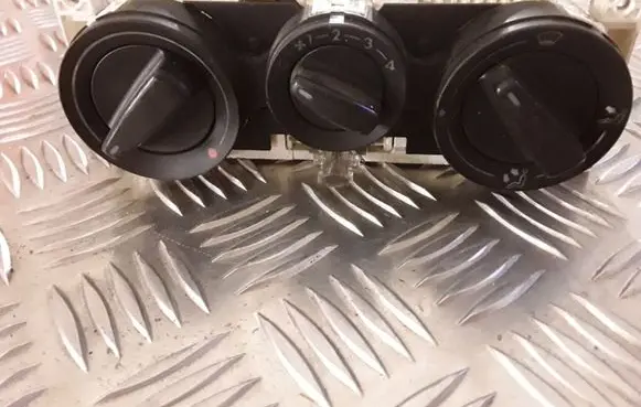Skoda Octavia Mk1 (1U) Climate control unit 1U0819045