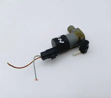 Dacia Logan I Windscreen/windshield washer pump 9641553880