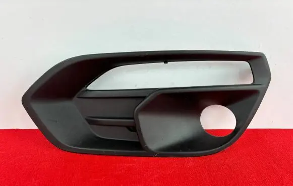 Iveco Daily 40.8 Front bumper lower grill 105802356346