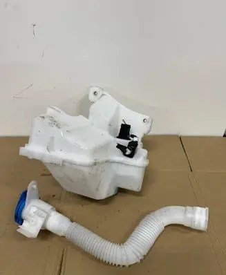 Volkswagen Tiguan Windshield washer fluid reservoir/tank 5QS955453