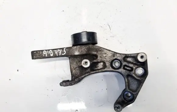 Opel Astra J Engine mounting bracket