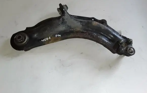 Renault Kangoo II Front lower control arm/wishbone 8200586561