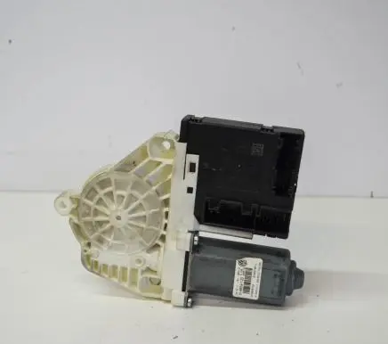 Volkswagen PASSAT CC Front door window regulator motor 3C0959792C