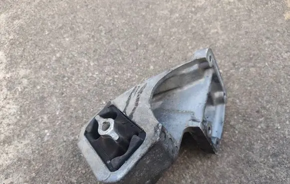 Jeep Grand Cherokee (WK) Engine mount bracket 52090309AD