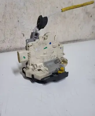 Audi A3 S3 A3 Sportback 8P Front door lock 4F1837015