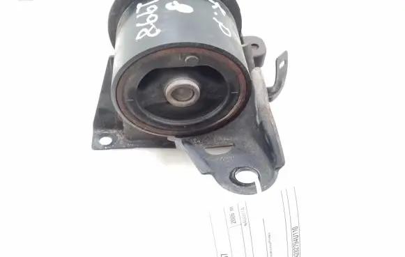 Nissan X-Trail T30 Engine mount bracket