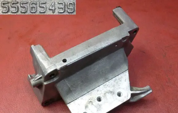 Opel Corsa D Engine mounting bracket 55565439